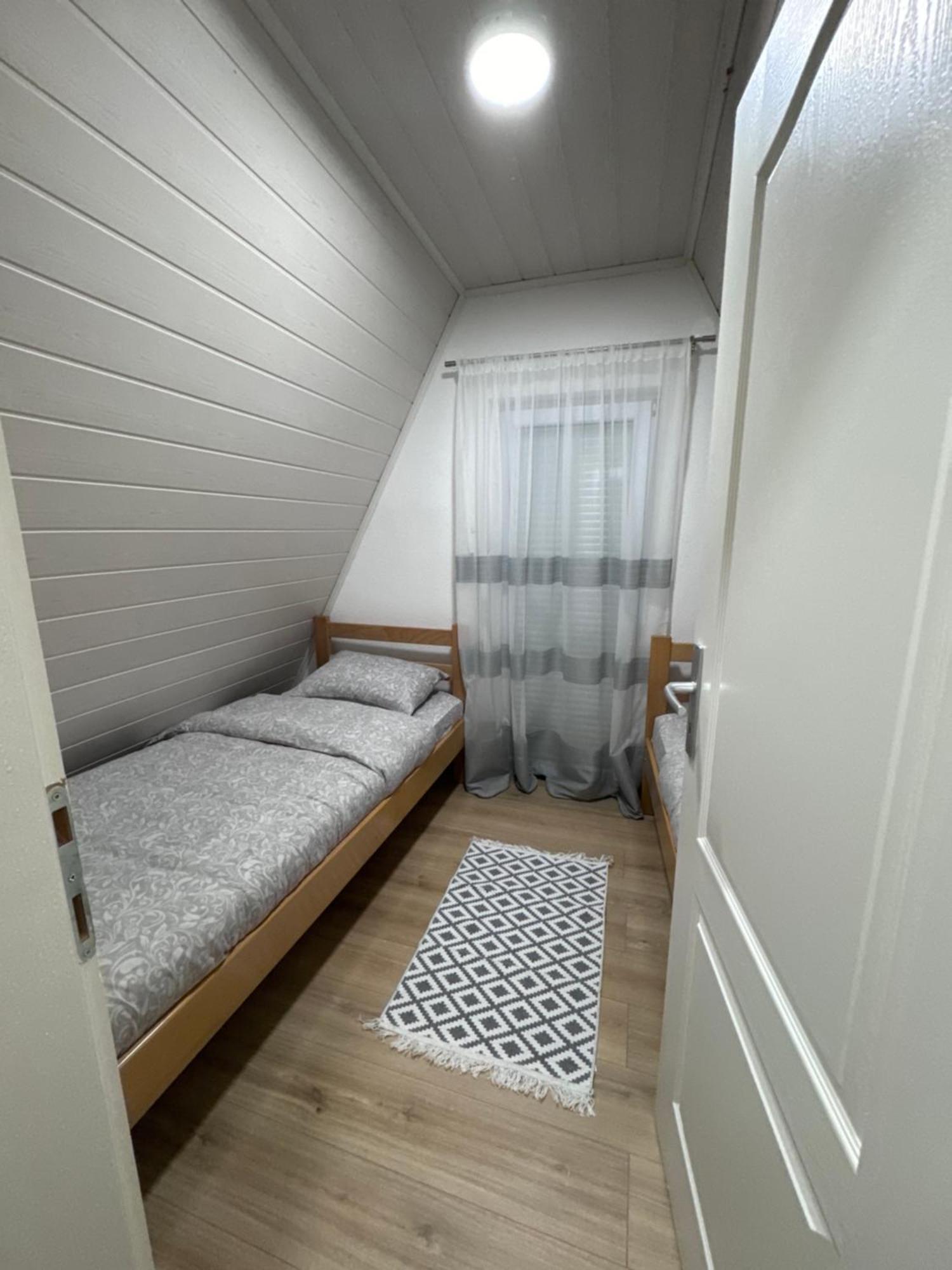 Vikendice Ana Holiday home *